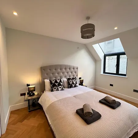 Two Bedroom Luxury Apartment London Exterior photo