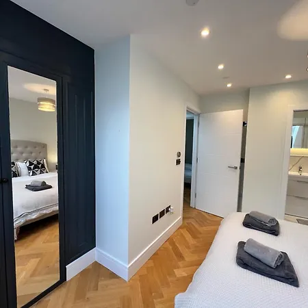 Two Bedroom Luxury Apartment London Exterior photo