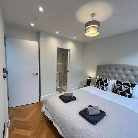Two Bedroom Luxury Apartment London Exterior photo