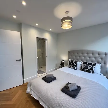 Two Bedroom Luxury Apartment London Exterior photo
