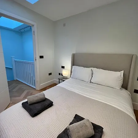 Two Bedroom Luxury Apartment London Exterior photo