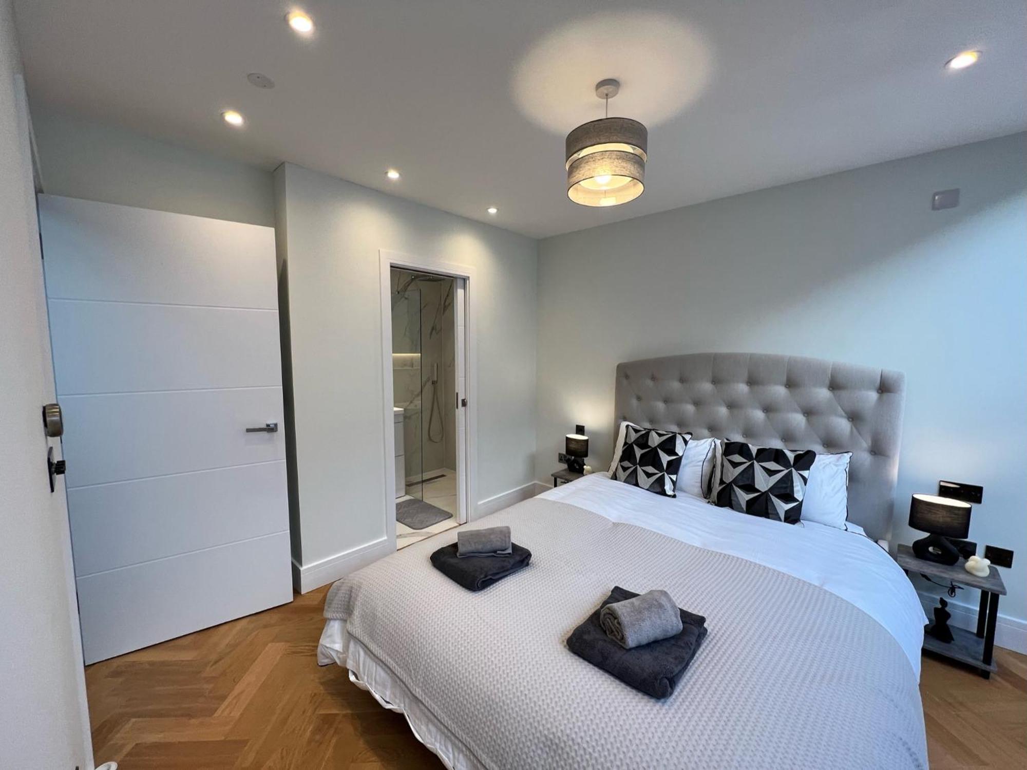 Two Bedroom Luxury Apartment London