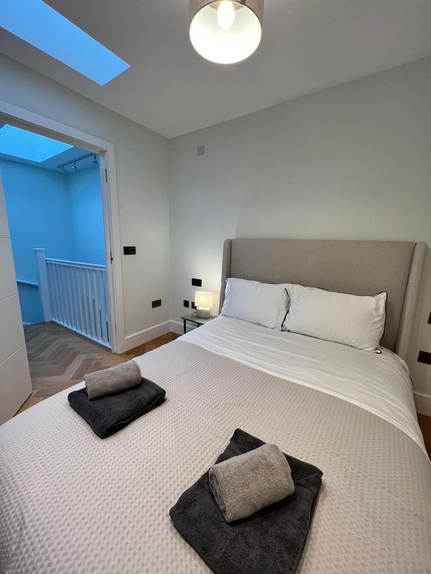 Two Bedroom Luxury Apartment *